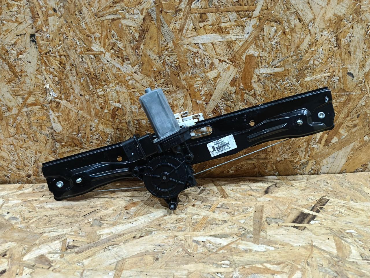 стеклоподъемник электрический задний левый BMW 2 серия Active Tourer F45 2015, дизель, АКПП, серый, минивэн, передний привод, 7296385, 51337490193, 7490193, 51337296387, 7296387 - фото №1