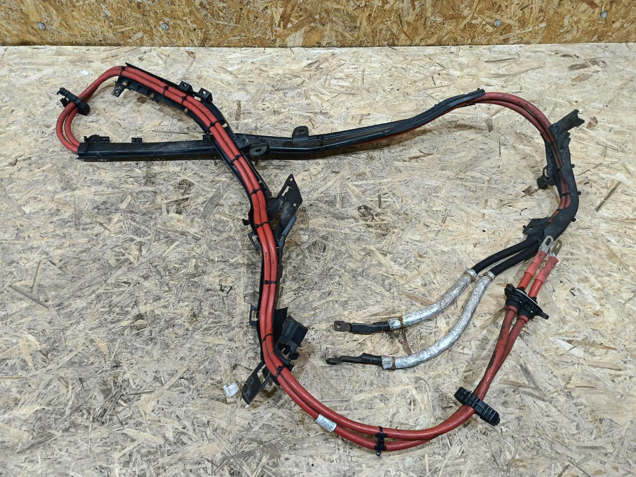 плюсовой провод аккумулятора BMW 5 серия G30/G31 G31 2020, 3.0 л., дизель, АКПП, универсал, полный привод, правый руль, 6807323, 61126807323 - фото №1