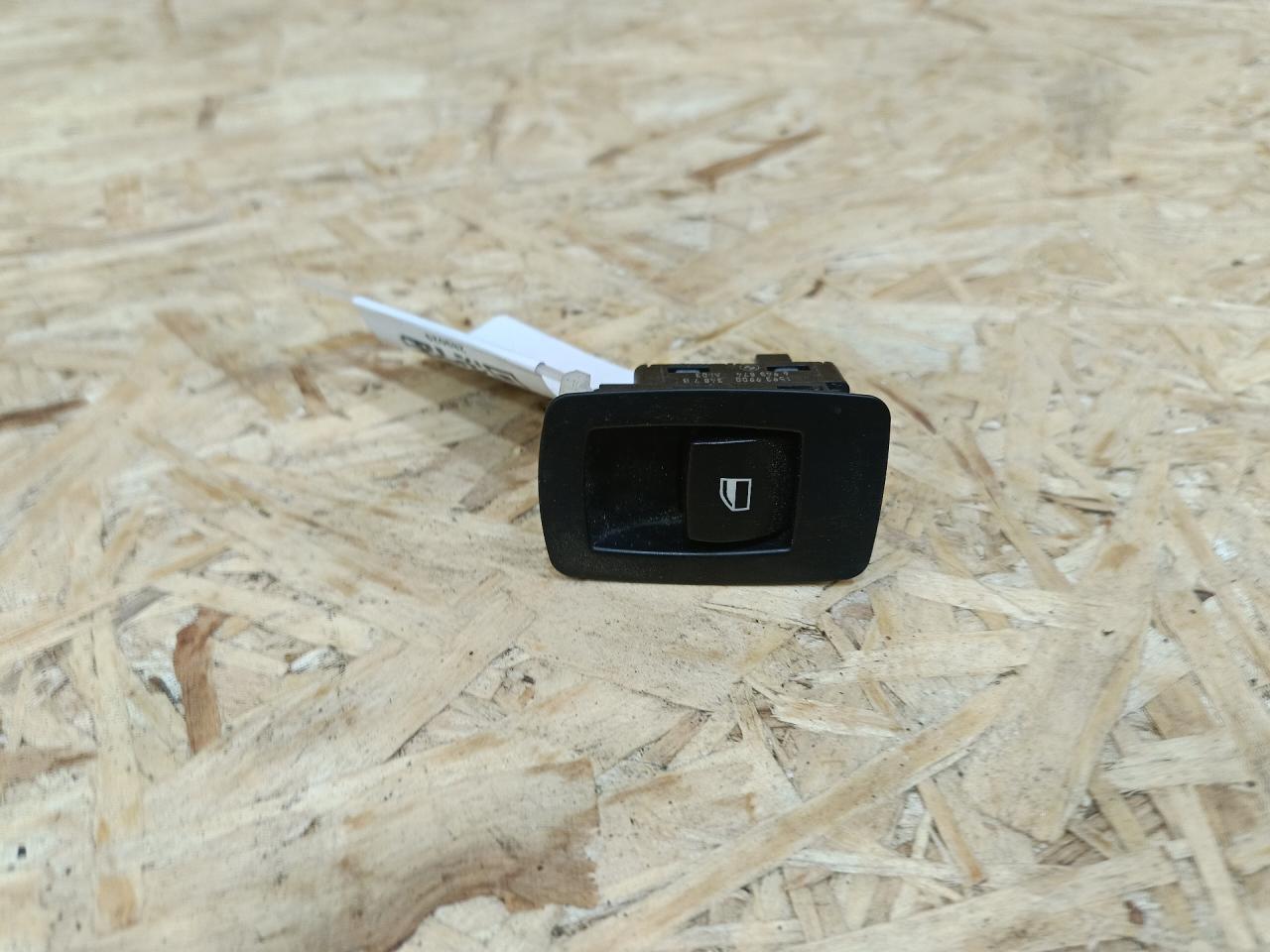 кнопка стеклоподъемника двери BMW X6 E71/E72 2008, 3.0 л., дизель, АКПП, внедорожник 5 дв., полный привод, правый руль, 6945874, 61316945874, 61316952001, 6952001 - фото №1