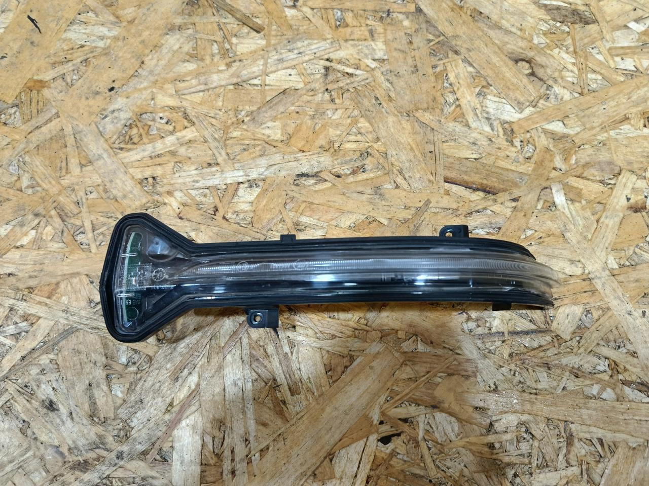 повторитель поворотов BMW 5 серия G30/G31 G30 2018, 3.0 л., дизель, АКПП, серый, седан, полный привод, правый руль, 7414652, 51167414652 - фото №1