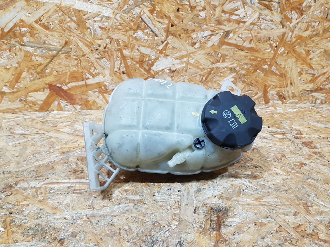 бачок расширительный BMW 3 серия F30/F31/F34 F30 2014, 2.0 л., дизель, МКПП, седан, полный привод, правый руль, 7609468, 17137609468, 17137642160, 7642160 - фото №1