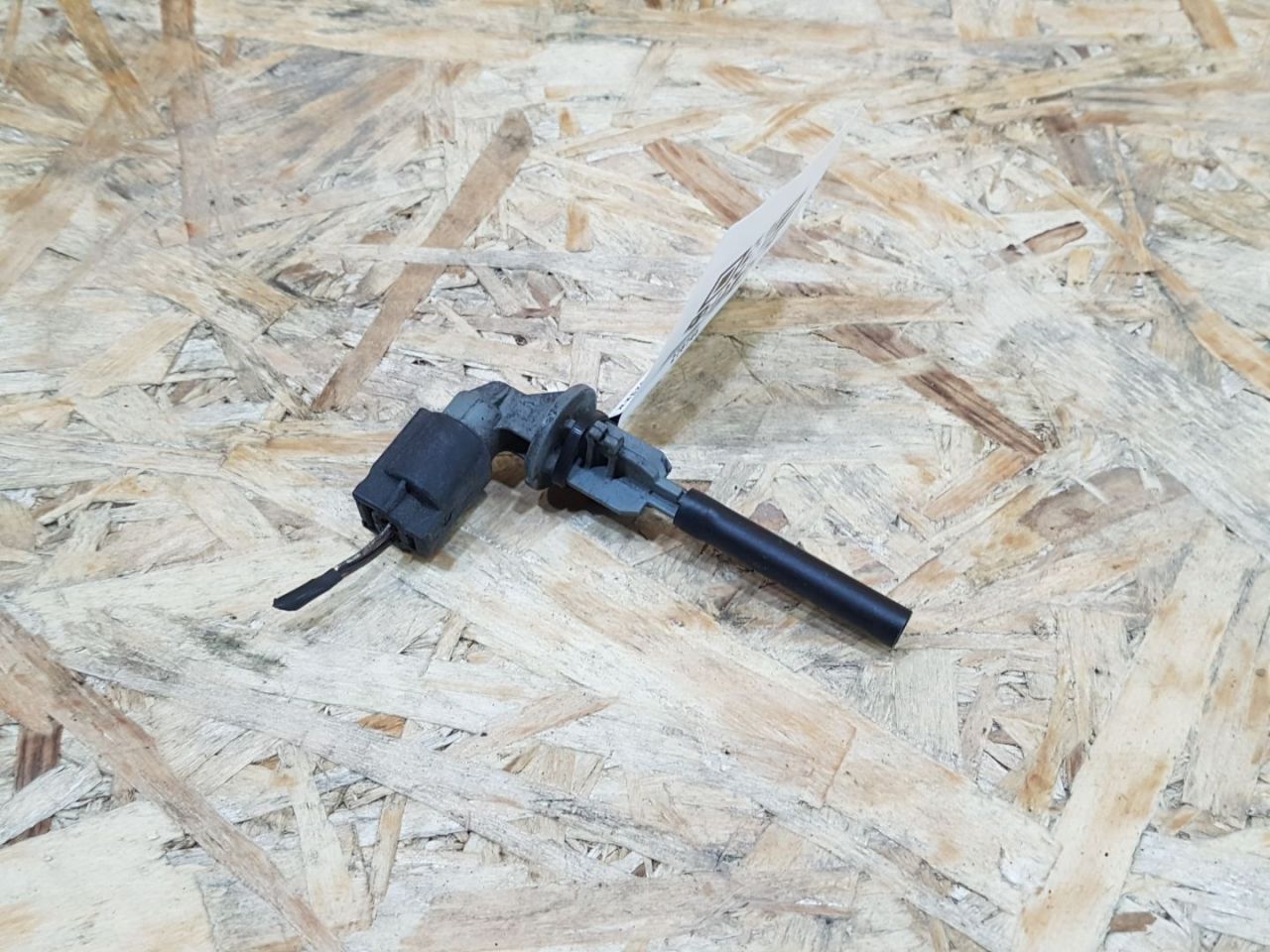 датчик уровня омывающей жидкости BMW X6 E71/E72 2008, 3.0 л., дизель, АКПП, внедорожник 5 дв., полный привод, правый руль, 17137553919, 7553919, 17137524812, 7524812, 17130409622, 0409622, 17110152373, 0152373 - фото №1