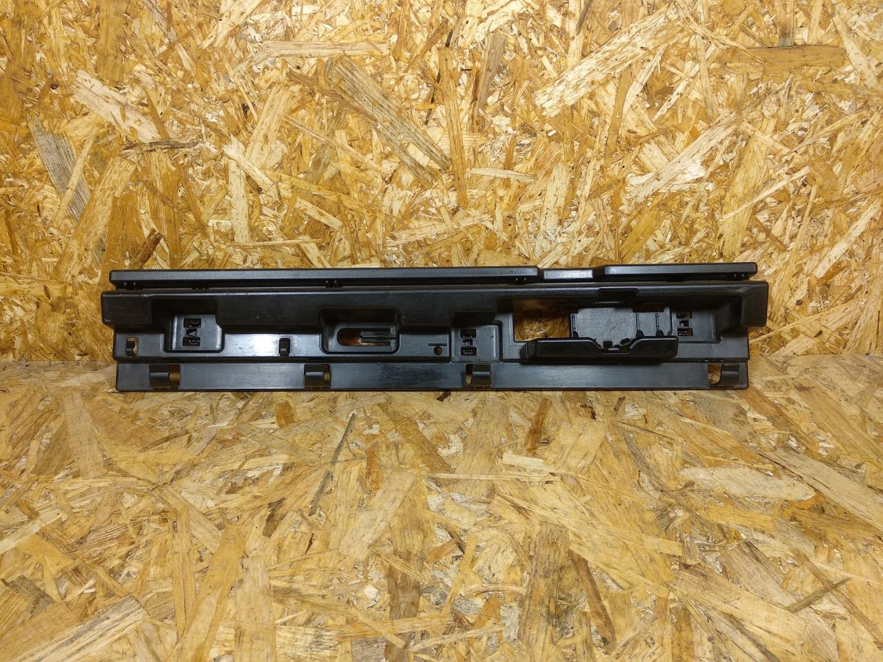 Кронштейн крепления порога BMW 2 серия Active Tourer F45 2015, дизель, АКПП, серый, минивэн, передний привод, 7301941 - фото №1