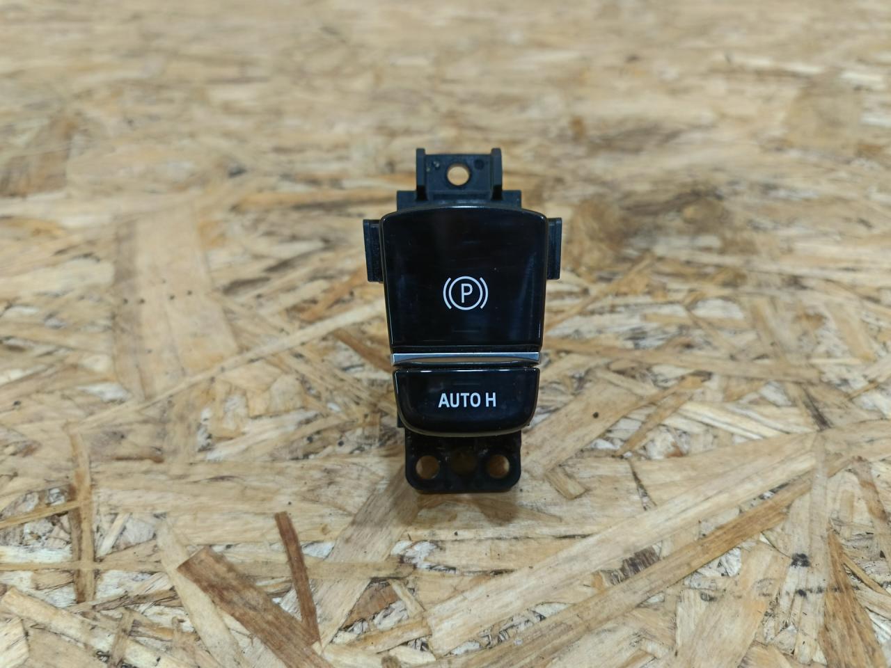 кнопка ручного тормоза (ручника) BMW 5 серия G30/G31 G31 2020, 3.0 л., дизель, АКПП, универсал, полный привод, правый руль, 5A72FE4, 61319434486, 9434486, 61315A403D5, 5A403D5, 61315A72FE4 - фото №1