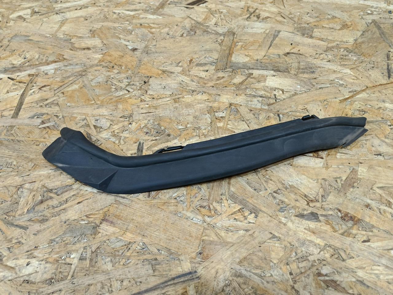 уплотнитель подкапотного пространства BMW 1 серия F40 2024, бензин, МКПП, черный, хетчбэк 5 дв., передний привод, 7476909, 51767476909 - фото №1