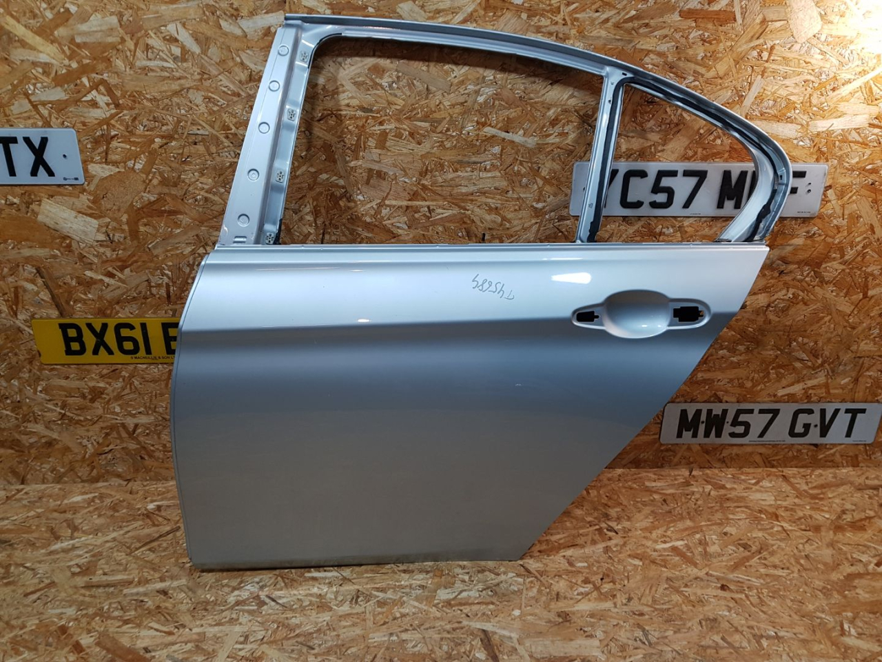 дверь задняя левая BMW 3 серия F30/F31/F34 F30 2014, 2.0 л., дизель, МКПП, седан, полный привод, правый руль, 41007298513, 7298513 - фото №1