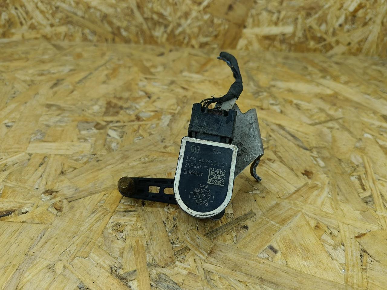 датчик дорожного просвета BMW 5 серия G30/G31 G30 2017, 3.0 л., дизель, АКПП, синий, седан, полный привод, правый руль, 37146860843, 6860843, 37146870000, 6870000, 37146784072, 6784072, 37146788569, 6788569 - фото №1