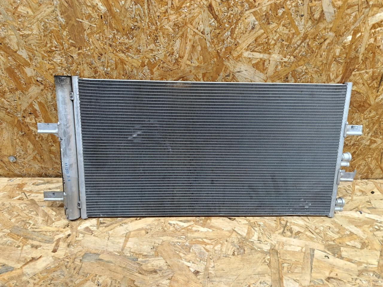 радиатор кондиционера BMW 1 серия F40 2024, бензин, МКПП, черный, хетчбэк 5 дв., передний привод, 9271205, 64509271205 - фото №1