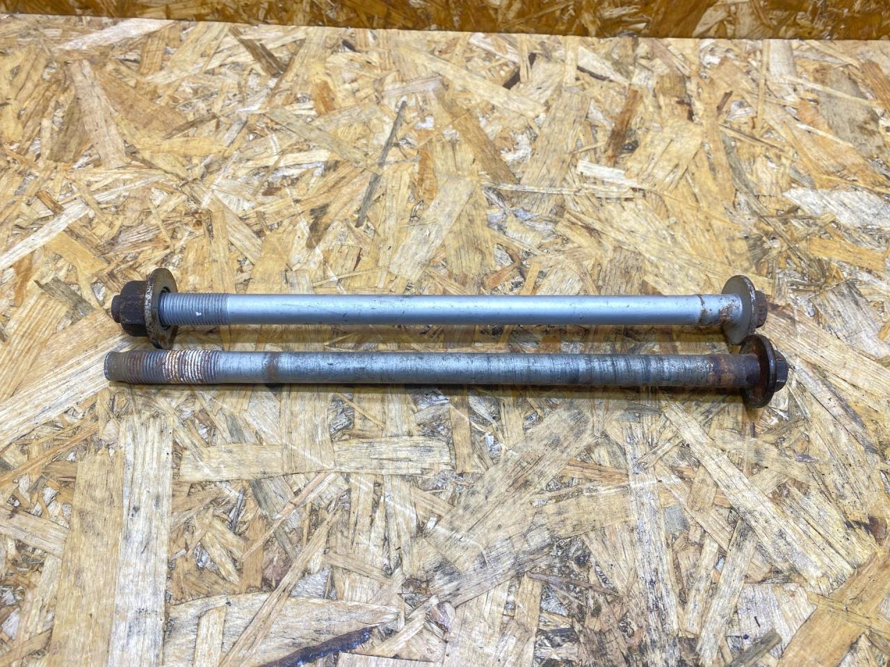 болт BMW X5 E70 2008, 3.0 л., дизель, АКПП, серый, внедорожник 5 дв., полный привод, правый руль, 33306770250, 6770250 - фото №1