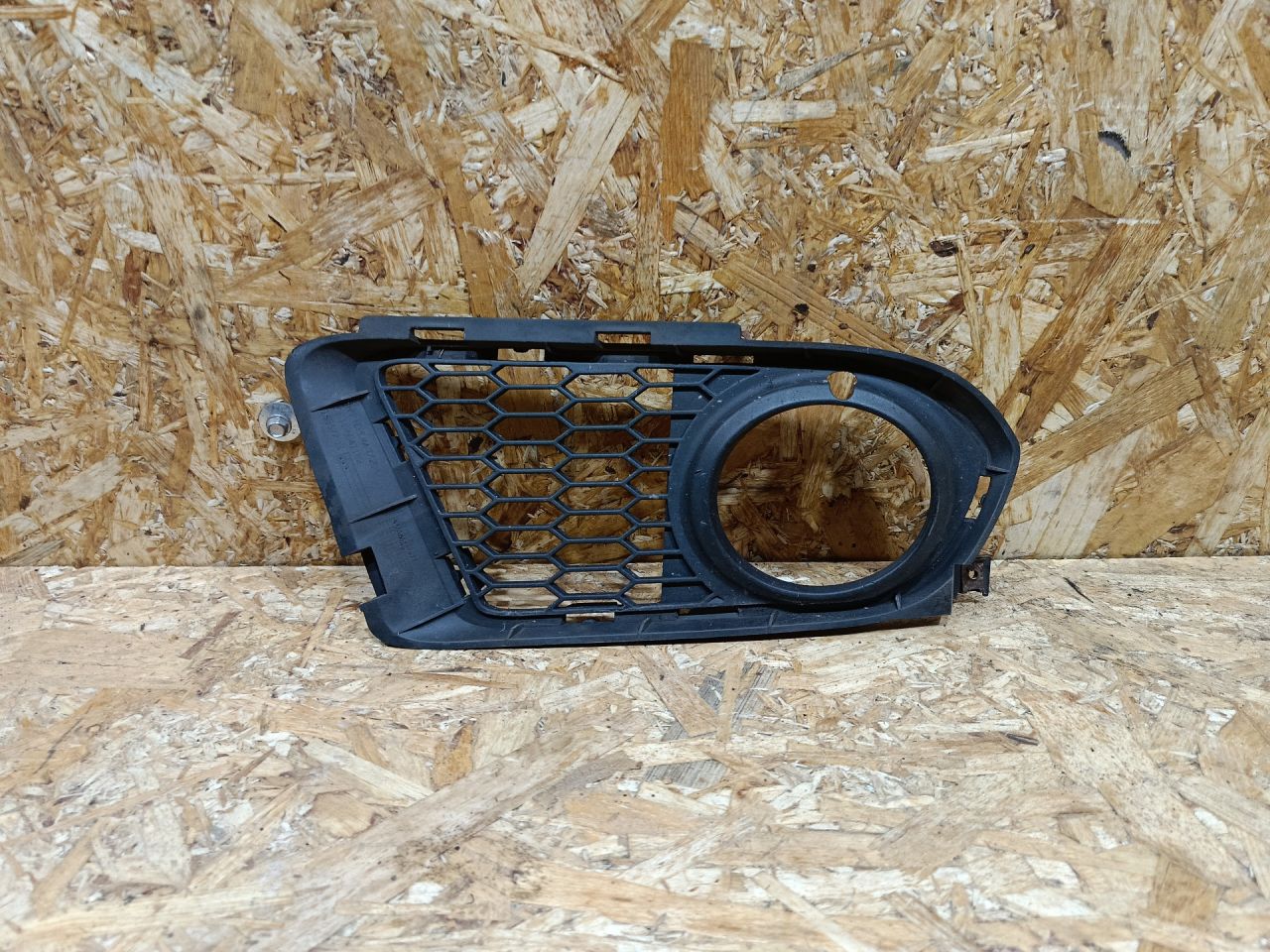 рамка фары противотуманной левой BMW 3 серия E90/E91/E92/E93 E92 2007, 3.0 л., дизель, АКПП, купе, задний привод, правый руль, 8041182, 51118041182 - фото №1