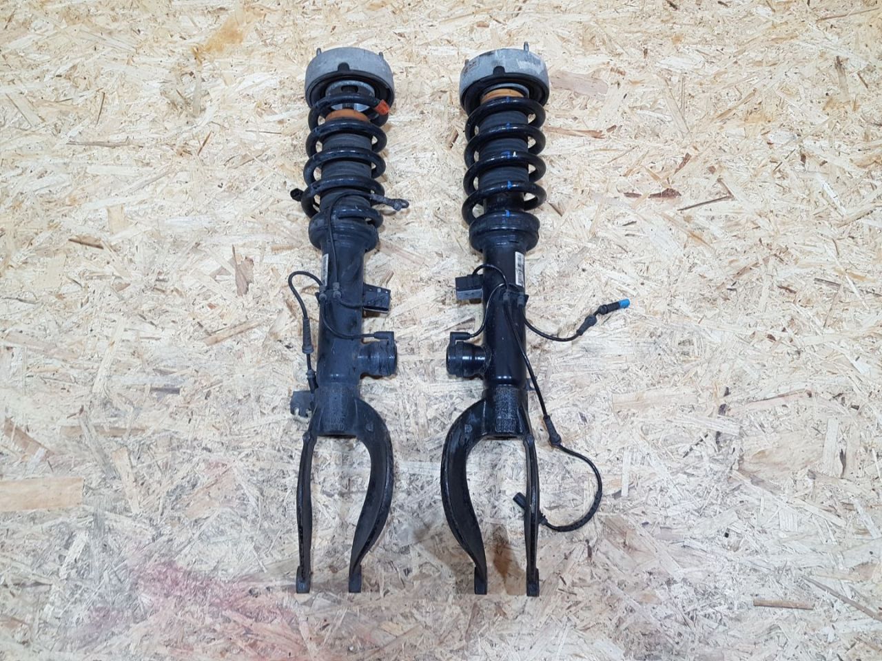 амортизатор передний BMW X5 F15 2014, 3.0 л., дизель, АКПП, коричневый, внедорожник 5 дв., полный привод, 6875083, 6875084, 37116875084, 37116863174, 6863174, 37116875083, 37116863173, 6863173 - фото №1