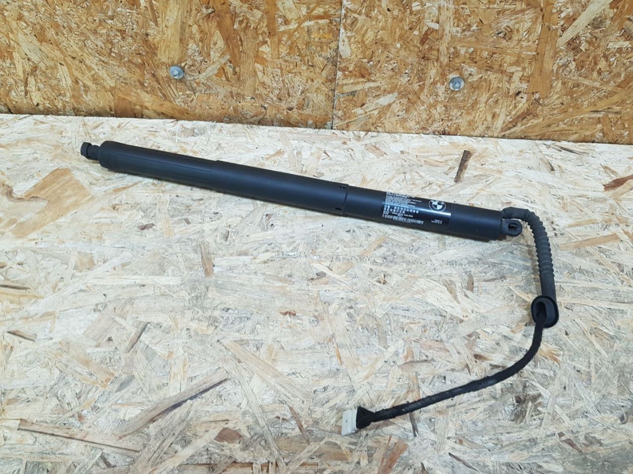 амортизатор крышки багажника (3-5 двери) BMW X5 F15 2014, 3.0 л., дизель, АКПП, коричневый, внедорожник 5 дв., полный привод, 7361878, 51247361878 - фото №1