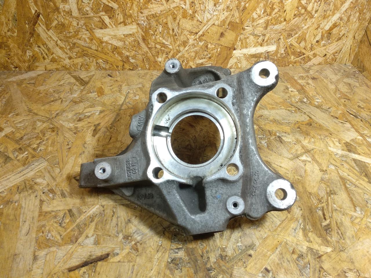 кулак поворотный правый BMW 2 серия Active Tourer F45 2015, дизель, АКПП, серый, минивэн, передний привод, 6876646, 31216876646, 31216870838, 6870838, 31216850420, 6850420 - фото №1