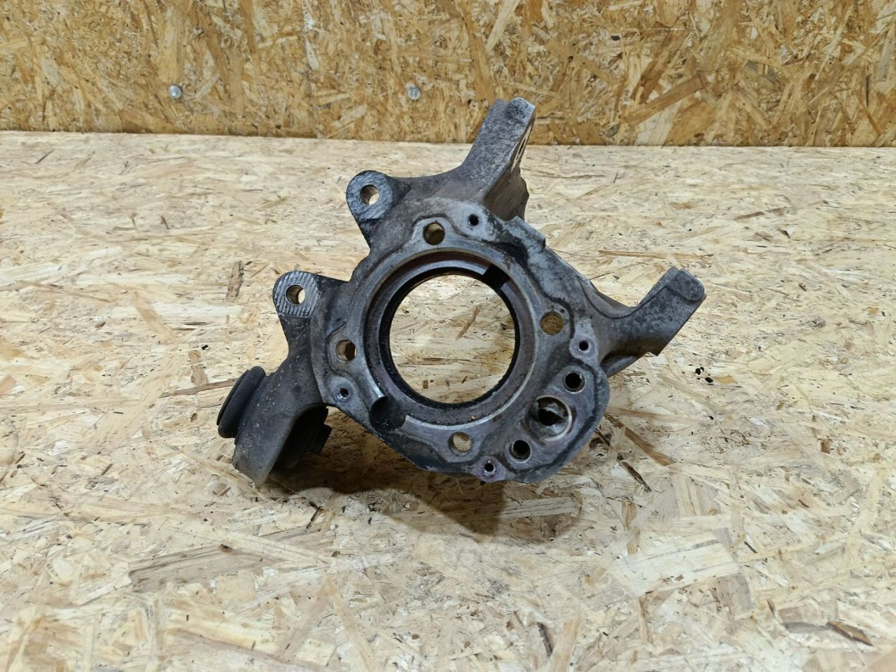 кулак задний правый BMW X5 F15 2014, 3.0 л., дизель, АКПП, коричневый, внедорожник 5 дв., полный привод, 33326879102, 6879102, 33326770982, 6770982, 6770984 - фото №1