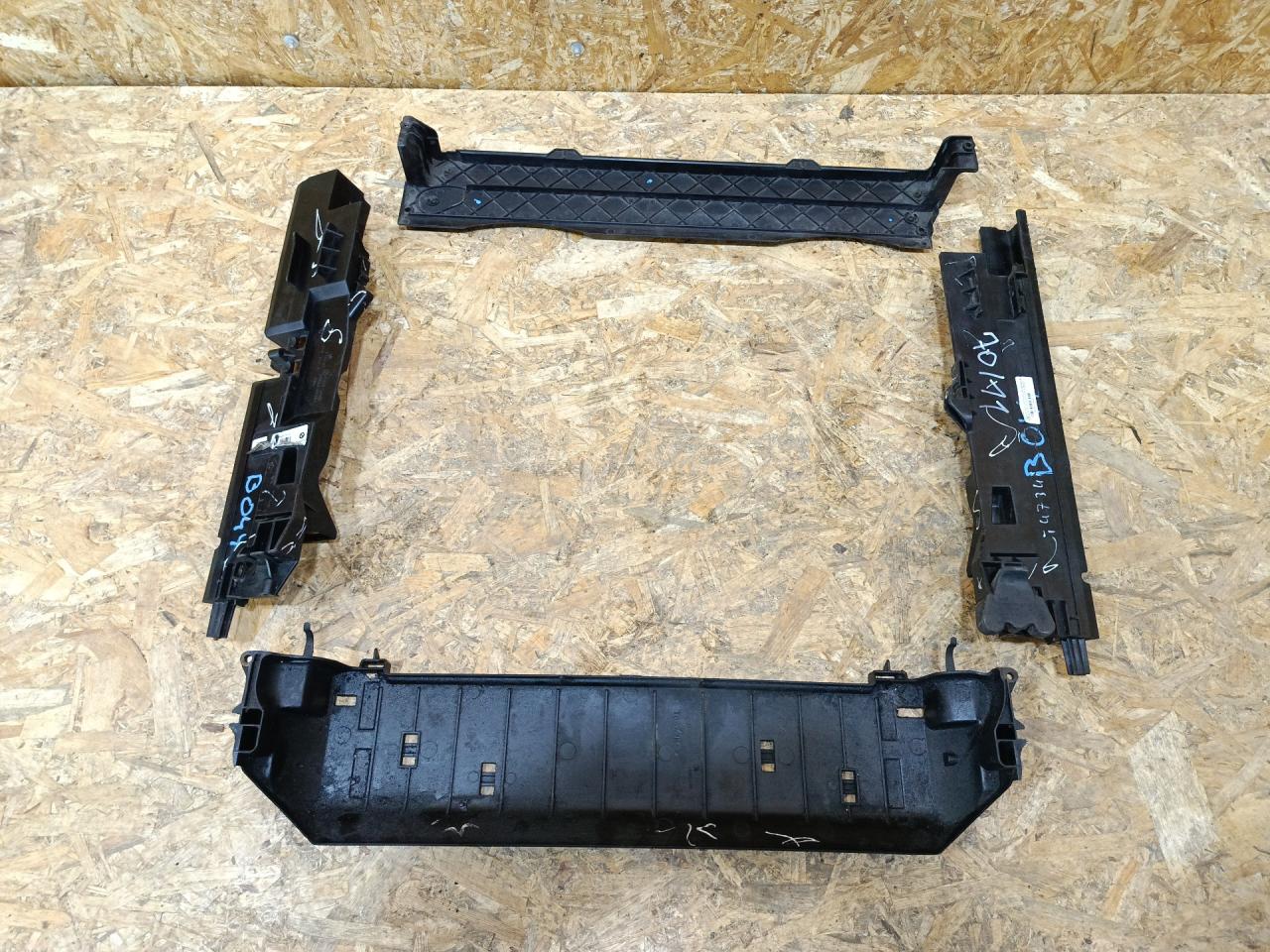 кассета радиаторов BMW X5 E70 2008, 3.0 л., дизель, АКПП, серый, внедорожник 5 дв., полный привод, правый руль, 17118574000, 8574000, 17117533539, 7533539, 17118572189, 8572189, 17117799762, 7799762, 17118572188, 8572188, 17117799761, 7799761, 17117795909, 7795909, 7586775 - фото №1