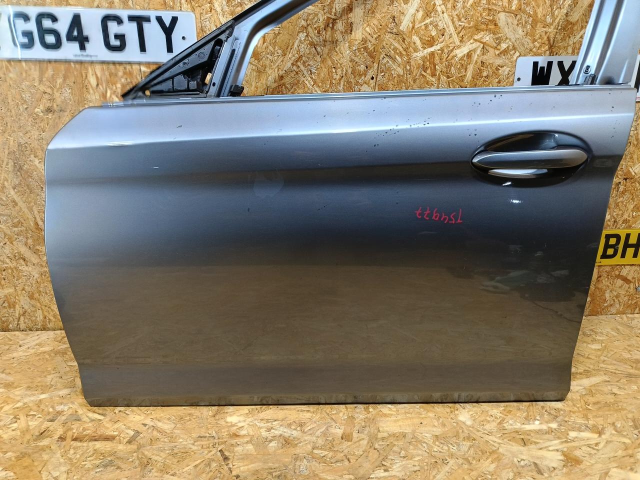 ручка наружная BMW 5 серия G30/G31 G30 2018, 3.0 л., дизель, АКПП, серый, седан, полный привод, правый руль, 51219491461, 9491461, 51219491469, 9491469 - фото №1