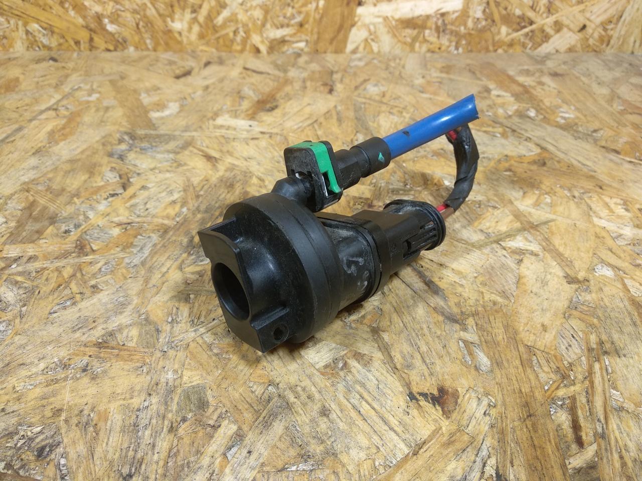 подогрев топливного фильтра BMW 5 серия G30/G31 G30 2018, 3.0 л., дизель, АКПП, серый, седан, полный привод, правый руль, 8582273, 8591018, 13328591018 - фото №1