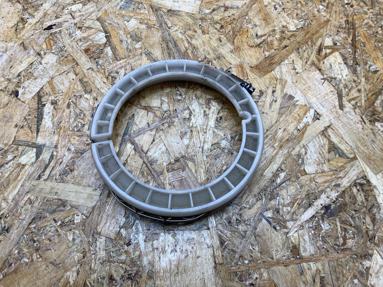 гайка топливного насоса BMW X5 E70 2008, 3.0 л., дизель, АКПП, серый, внедорожник 5 дв., полный привод, правый руль, 16117162168, 7162168 - фото №1