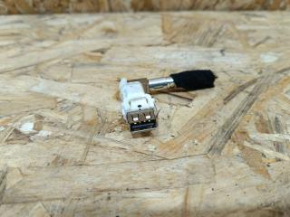 разъем AUX / USB BMW 5 серия G30/G31 G30 2017, 3.0 л., дизель, АКПП, синий, седан, полный привод, правый руль, 9390501, 84109390501