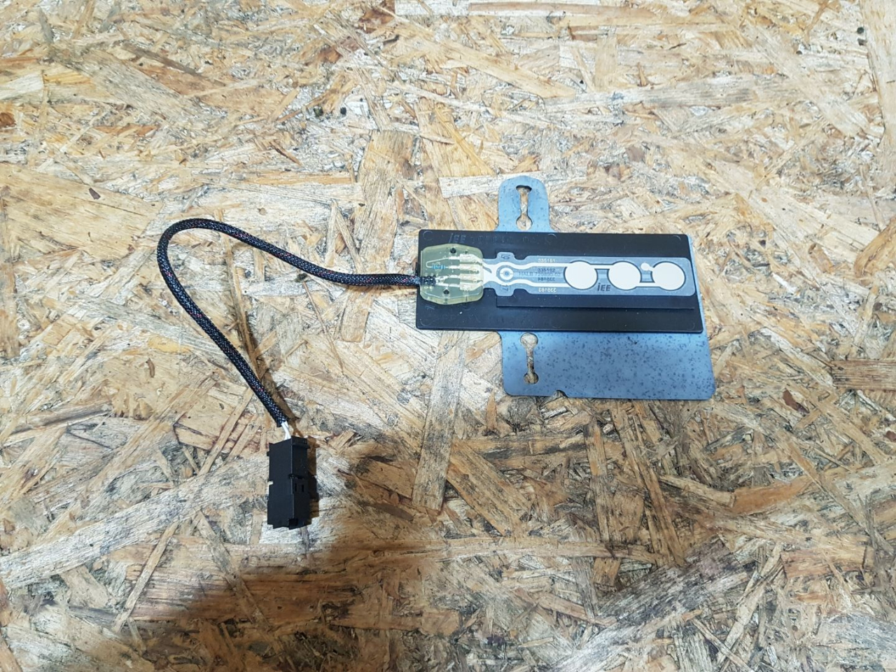 датчик присутствия пассажира BMW X1 F48 2016, 2.0 л., дизель, АКПП, белый, внедорожник 5 дв., передний привод, правый руль, 9284594, 65779284594, 65779252573, 9252573 - фото №1