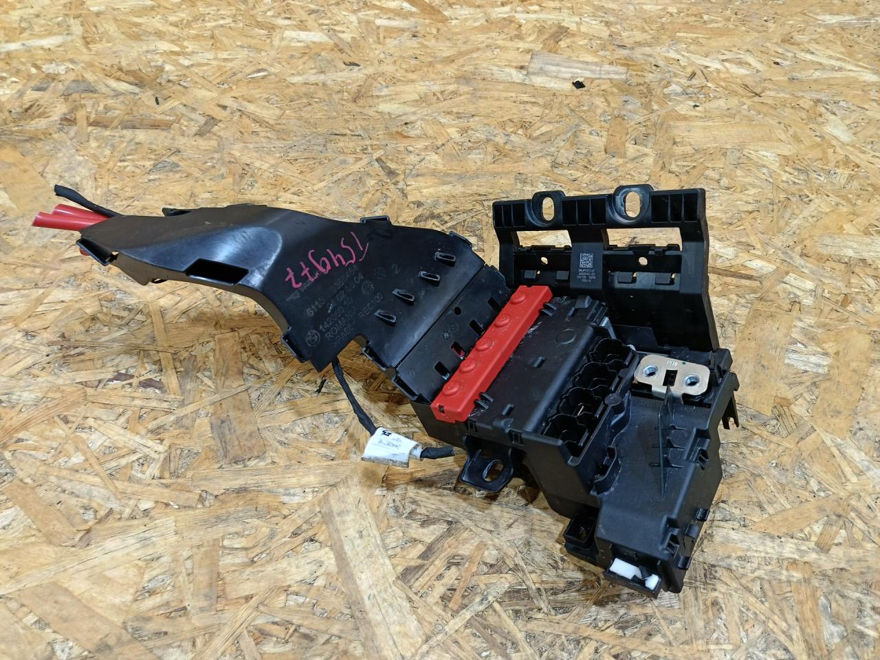 распределитель B+ BMW 5 серия G30/G31 G30 2018, 3.0 л., дизель, АКПП, серый, седан, полный привод, правый руль, 6802943, 61149339825, 9339825 - фото №1