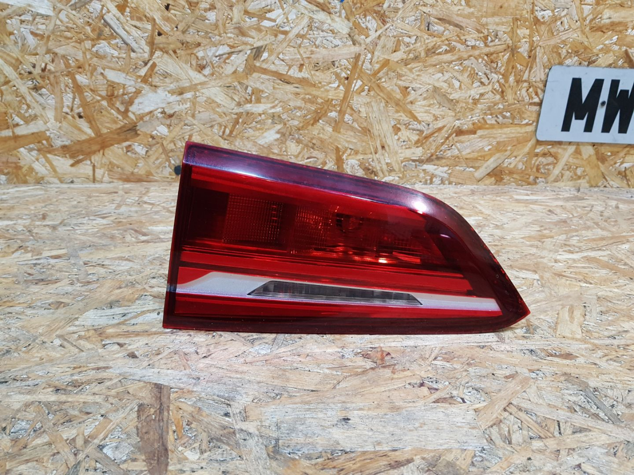 фонарь крышки багажника правый BMW X1 F48 2016, 2.0 л., дизель, АКПП, белый, внедорожник 5 дв., передний привод, правый руль, 7350696, 63217350696, 63212710634, 2710634 - фото №1