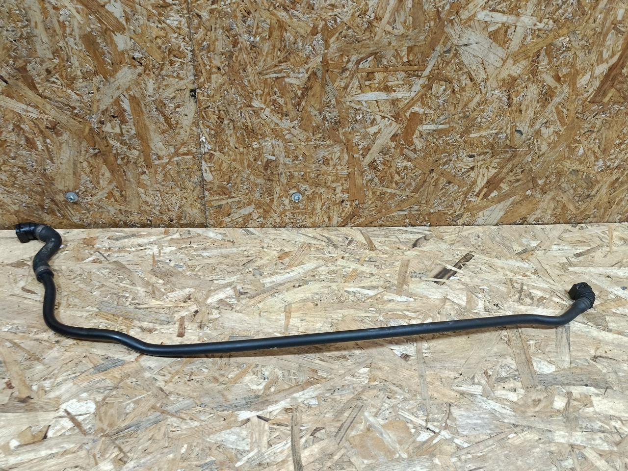 трубка охлаждающей жидкости BMW 1 серия F40 2024, бензин, МКПП, черный, хетчбэк 5 дв., передний привод, 7617375, 12177617375 - фото №1