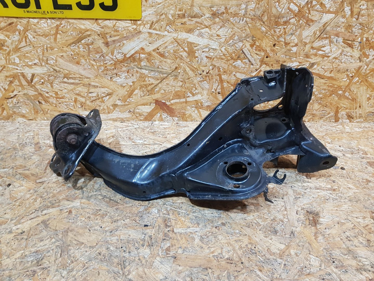 рычаг задний правый BMW X1 F48 2016, 2.0 л., дизель, АКПП, белый, внедорожник 5 дв., передний привод, правый руль, 6851580, 33326851580, 33306898964, 6898964, 33322468426, 2468426, 33326864237, 6864237 - фото №1