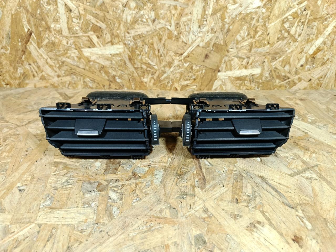 дефлектор обдува салона BMW 2 серия Active Tourer F45 2015, дизель, АКПП, серый, минивэн, передний привод, 9262955 - фото №1