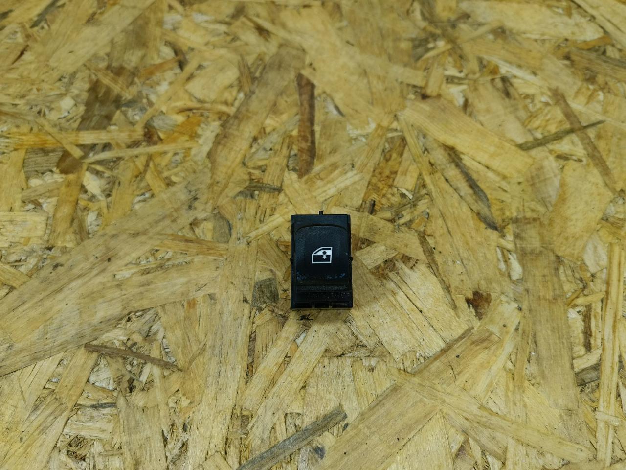 кнопка стеклоподъемника двери BMW 5 серия G30/G31 G30 2017, 3.0 л., дизель, АКПП, синий, седан, полный привод, правый руль, 9327031, 61319327031 - фото №1