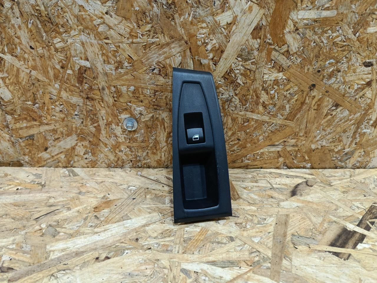 кнопка стеклоподъемника двери задней левой BMW 2 серия Active Tourer F45 2015, дизель, АКПП, серый, минивэн, передний привод, 9208107, 61319208107 - фото №1