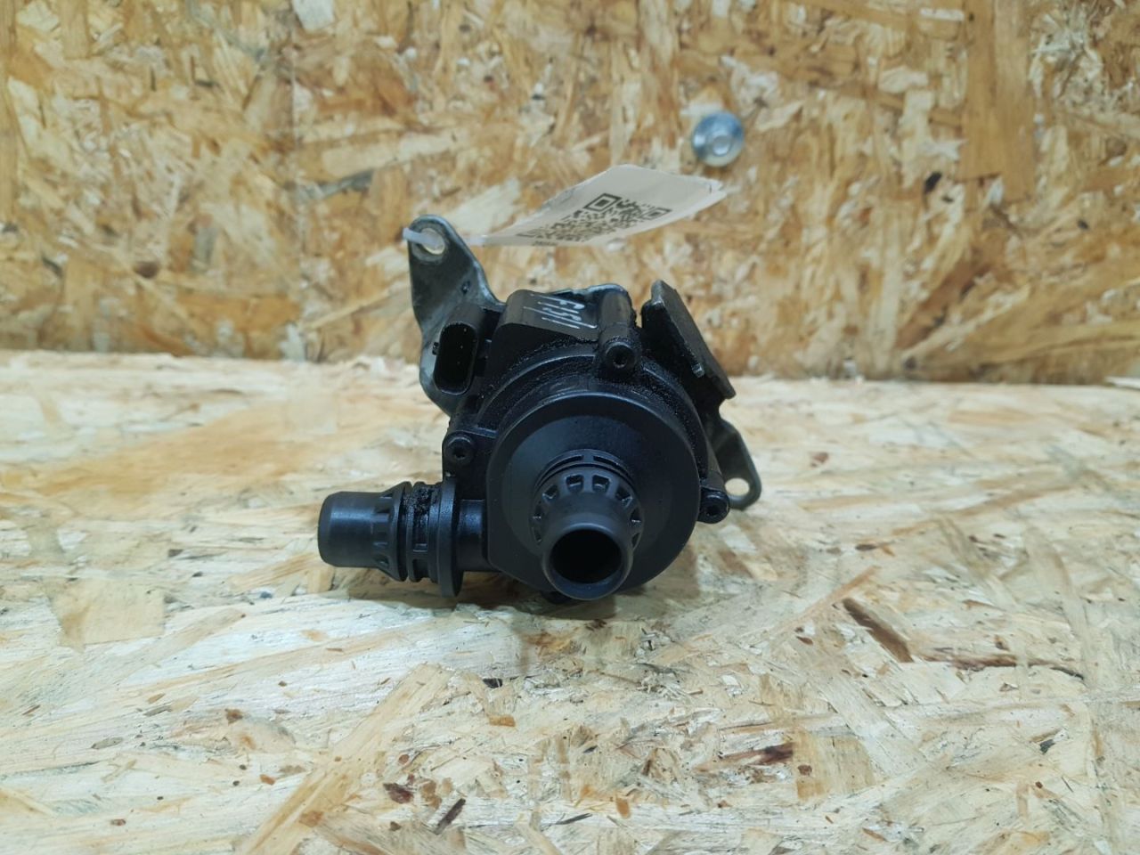 насос антифриза дополнительный BMW X5 F15 2014, 3.0 л., дизель, АКПП, коричневый, внедорожник 5 дв., полный привод, 8511748, 11538511748, 704125200 - фото №1