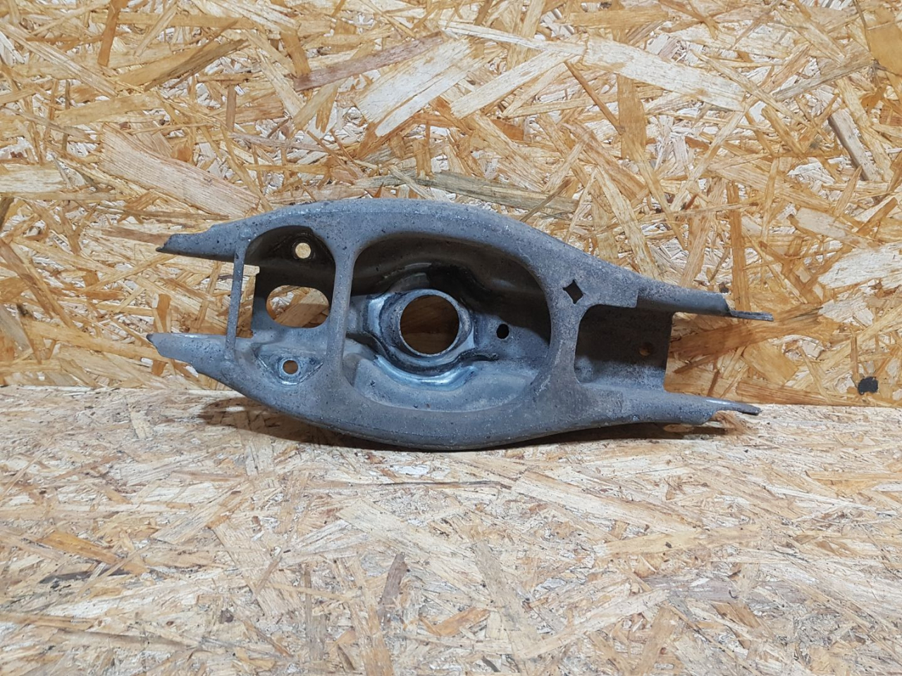 рычаг задний BMW X1 E84 2011, 2.0 л., N47 D20 C, дизель, АКПП, внедорожник 5 дв., полный привод, правый руль, 33326772899, 6772899, 33326765480, 6765480, 33324031876, 4031876 - фото №1