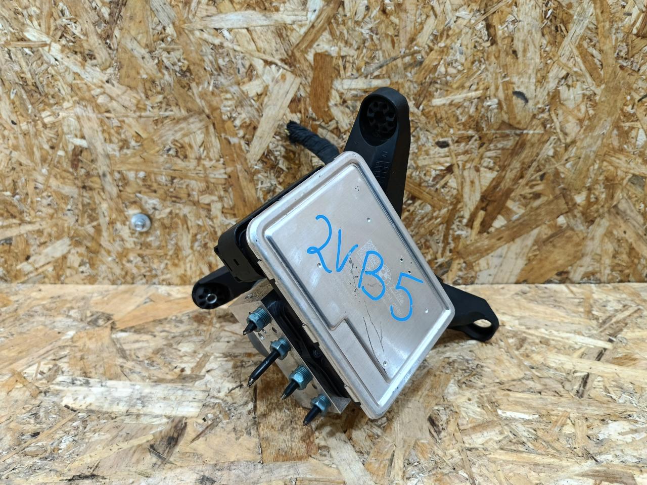 блок ABS BMW 1 серия F40 2024, бензин, МКПП, черный, хетчбэк 5 дв., задний привод, 5A7F7E2-01, 34505A7F7F0, 34505A6DC80, 34505B3ED38, 34505A6DC81, 34505A7F7F2, 34505B3ED40 - фото №1