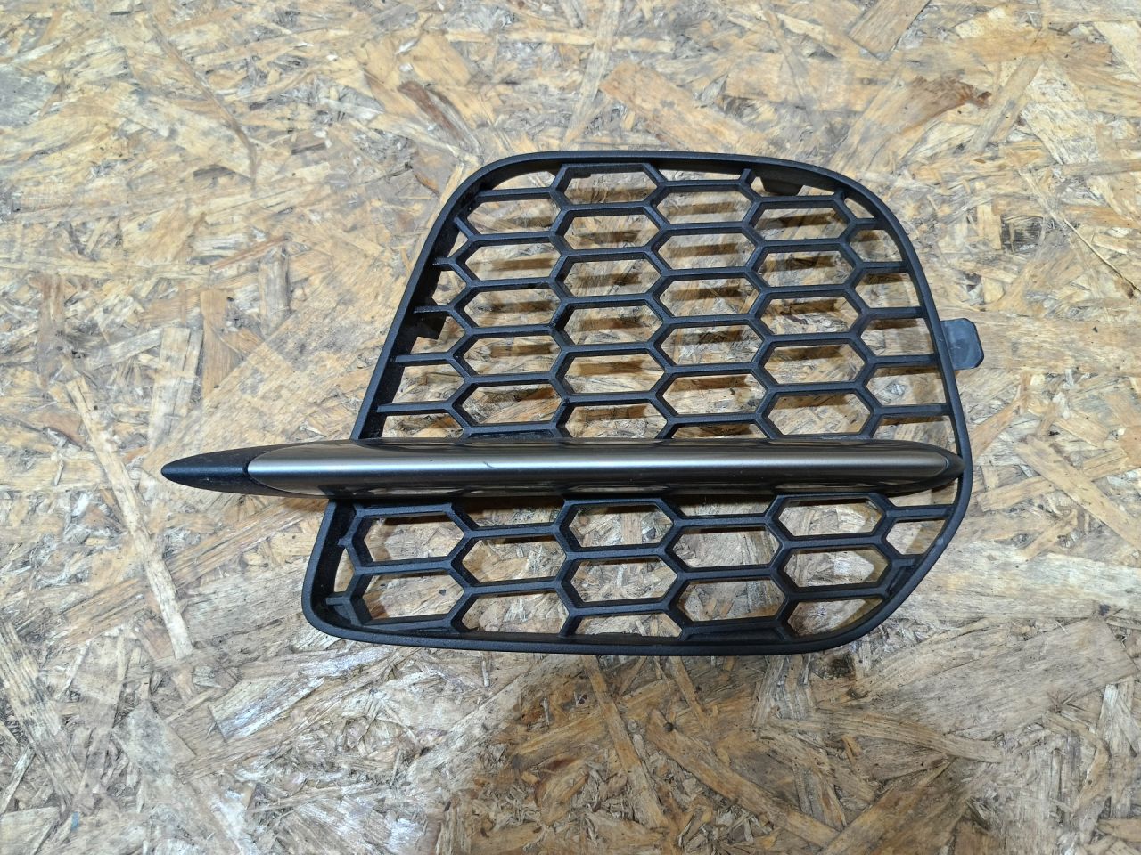 заглушка (решетка) в бампер BMW X5 E70 2008, 3.0 л., дизель, АКПП, серый, внедорожник 5 дв., полный привод, правый руль, 8055274, 51118055274 - фото №1
