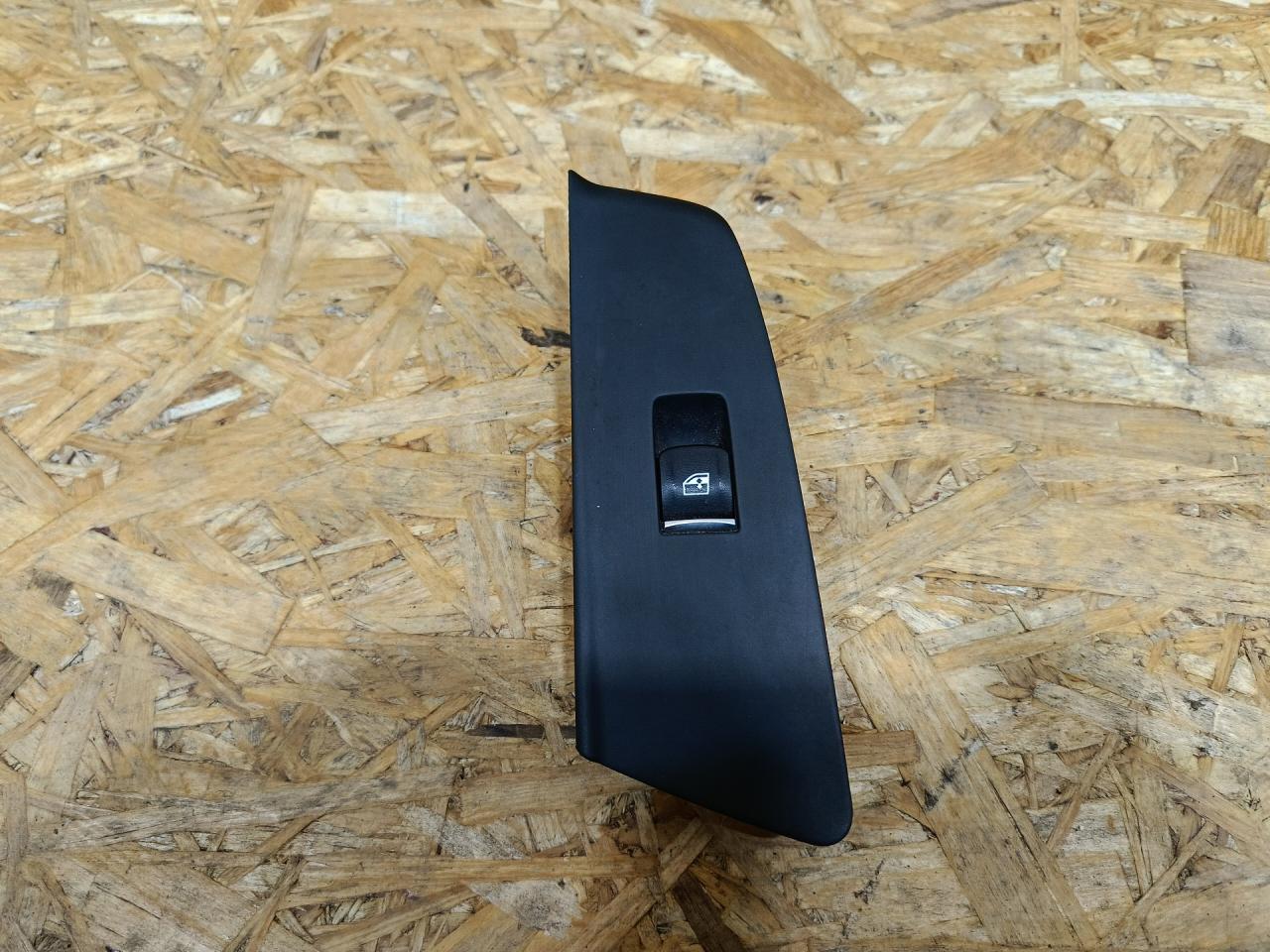 кнопка стеклоподъемника двери BMW 5 серия G30/G31 G31 2020, 3.0 л., дизель, АКПП, универсал, полный привод, правый руль, 9327031, 61319327031 - фото №1