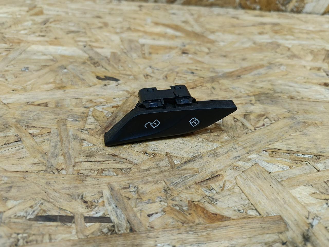 кнопка центрального замка BMW 5 серия G30/G31 G31 2020, 3.0 л., дизель, АКПП, универсал, полный привод, правый руль, 9860546, 61319860546, 9354762, 61319354762 - фото №1