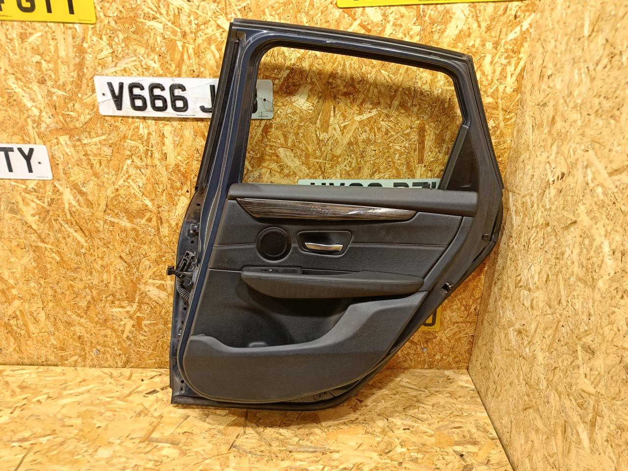 замок двери задней правой BMW 2 серия Active Tourer F45 2015, дизель, АКПП, серый, минивэн, передний привод - фото №1