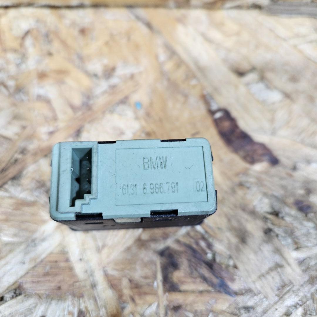 разъем AUX / USB BMW X5 E70 2008, 3.0 л., дизель, АКПП, внедорожник 5 дв., полный привод, правый руль, 6986791, 61316986791, 84109237655, 9237655, 61310422643, 0422643, 61316930561, 6930561 - фото №1