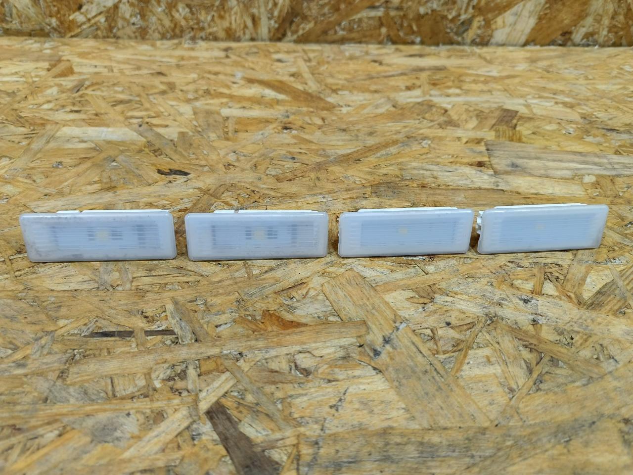 подсветка двери BMW 5 серия G30/G31 G31 2020, 3.0 л., дизель, АКПП, универсал, полный привод, правый руль, 9313574, 9397923, 63319397923, 63319313574 - фото №1