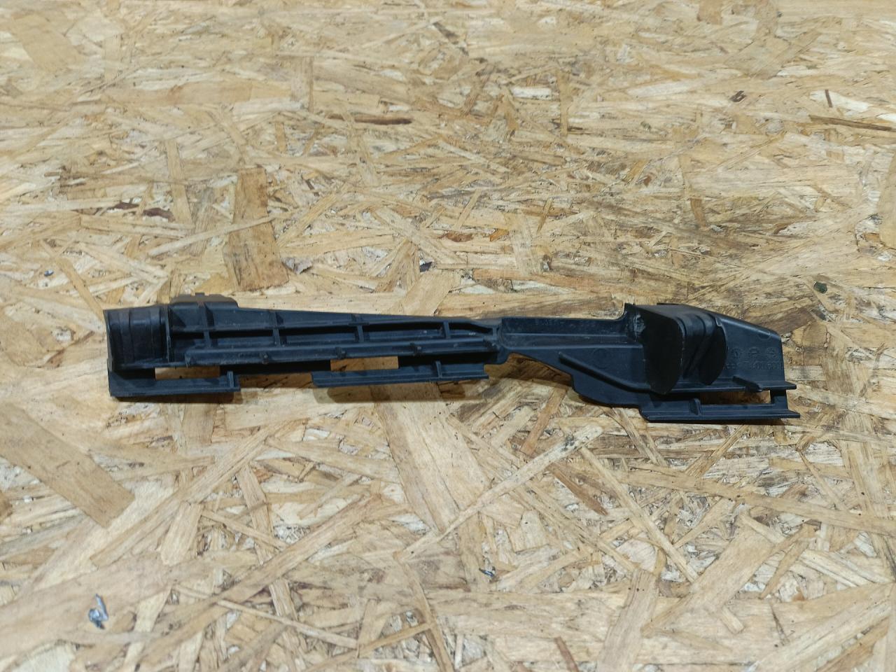 крепление фары левой BMW 5 серия G30/G31 G30 2018, 3.0 л., дизель, АКПП, серый, седан, полный привод, правый руль, 1039001, 63117215277, 7215277 - фото №1