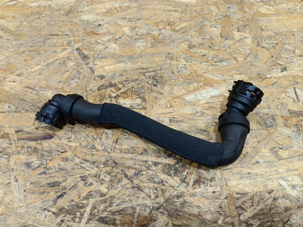 патрубок радиатора BMW 5 серия G30/G31 G30 2018, 3.0 л., дизель, АКПП, серый, седан, полный привод, правый руль, 9299619, 64219299619 - фото №1