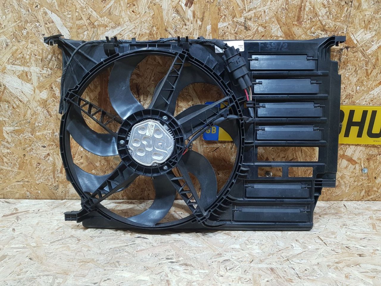 вентилятор радиатора BMW X2 F39 2018, 2.0 л., дизель, МКПП, внедорожник 5 дв., полный привод, правый руль, 17428596237, 8596237 - фото №1