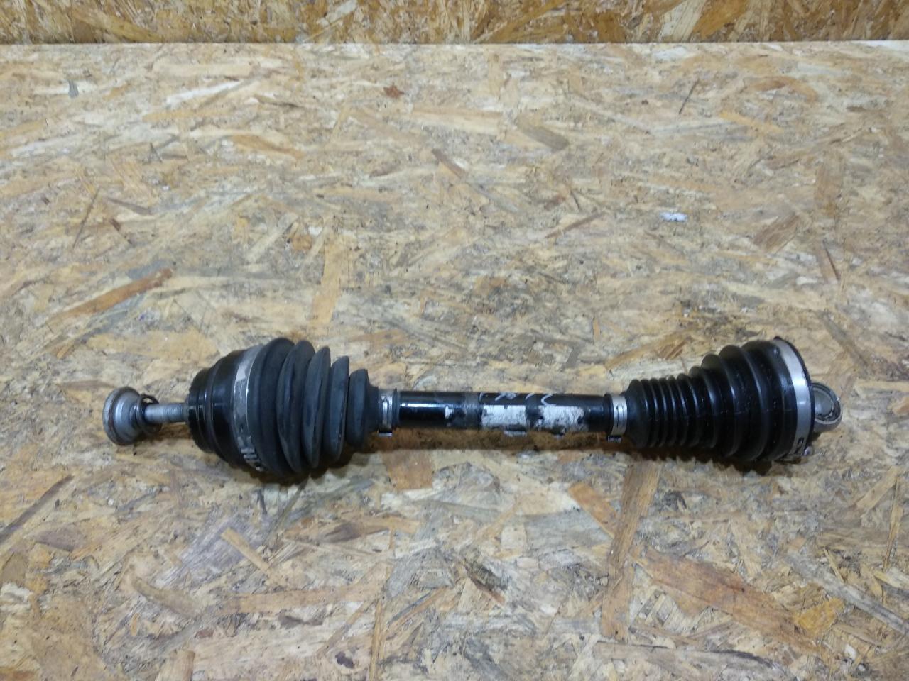 полуось передняя левая (приводной вал, ШРУС) BMW 5 серия G30/G31 G30 2017, 3.0 л., дизель, АКПП, синий, седан, полный привод, правый руль, 8664675, 31608664675, 31608683333, 8683333 - фото №1