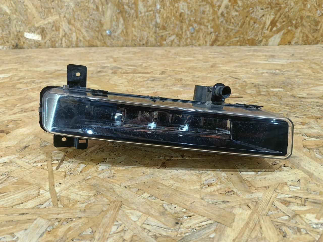 фара противотуманная левая BMW 5 серия G30/G31 G30 2018, 3.0 л., дизель, АКПП, серый, седан, полный привод, правый руль, 9477171, 63179477171 - фото №1