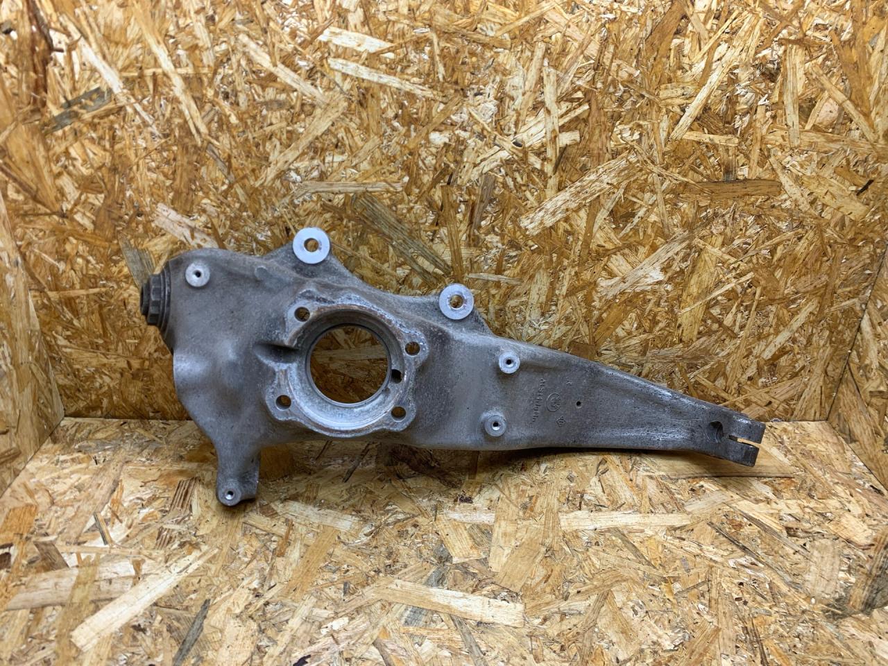 кулак поворотный правый BMW 5 серия G30/G31 G30 2018, 3.0 л., дизель, АКПП, серый, седан, полный привод, правый руль, 31206884386, 6884386 - фото №1