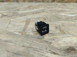 разъем AUX / USB BMW 1 серия F40 2024, бензин, МКПП, черный, хетчбэк 5 дв., передний привод, 9229294, 84109229294