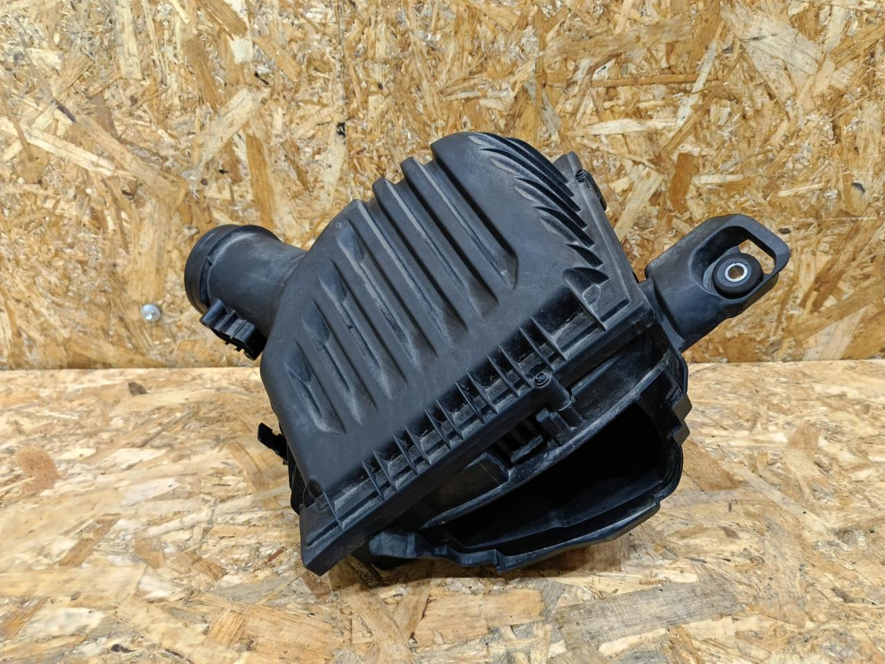 корпус воздушного фильтра BMW 1 серия F40 2024, бензин, МКПП, черный, хетчбэк 5 дв., передний привод, 8655834, 13718655834 - фото №1