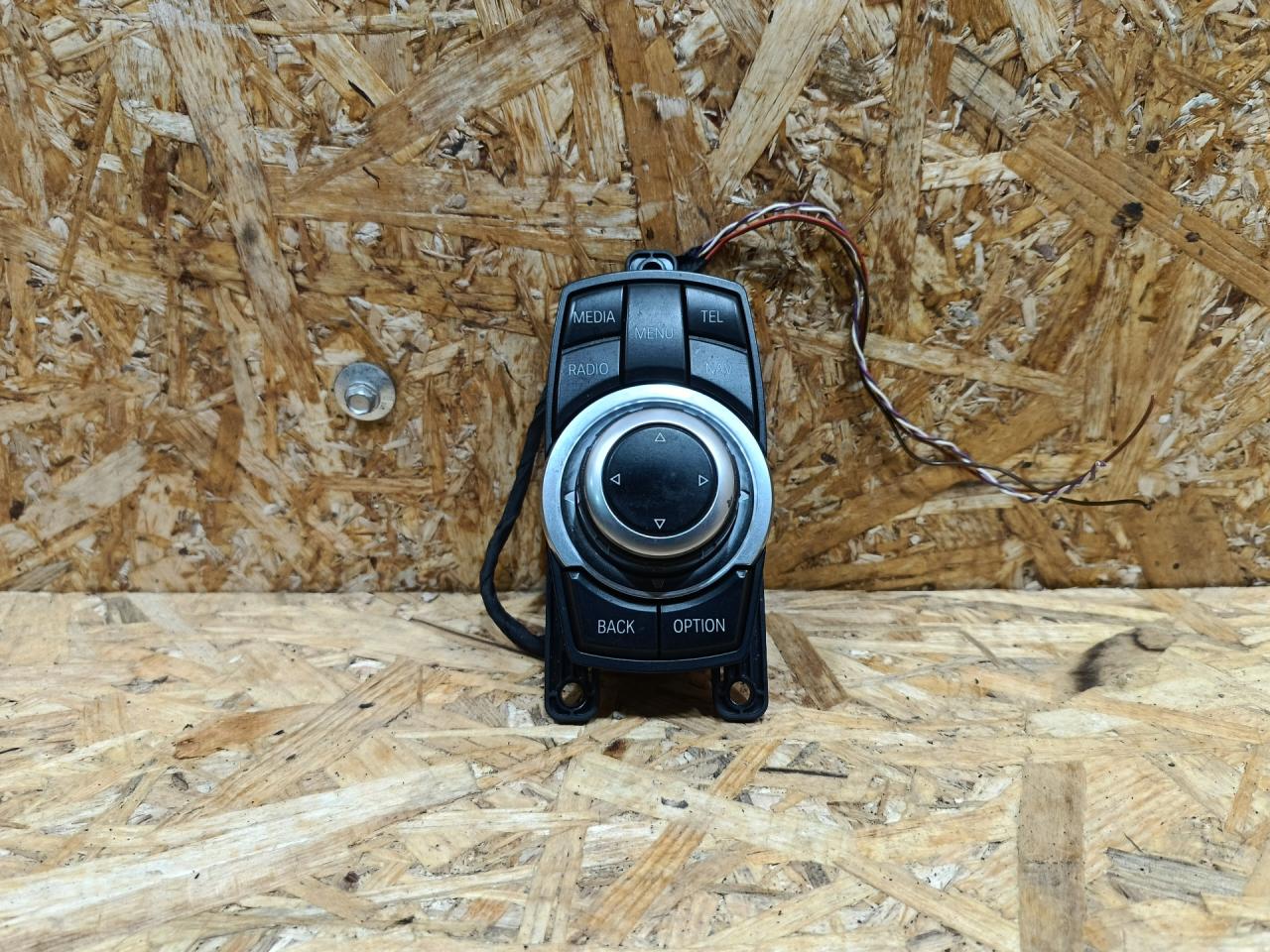 джойстик управления мультимедиа BMW 2 серия Active Tourer F45 2015, дизель, АКПП, серый, минивэн, передний привод, 65829286699, 9286699, 6829087, 65826829087, 65829471068, 9471068, 65827938324, 7938324, 65826992828, 6992828, 65826820848, 6820848 - фото №1