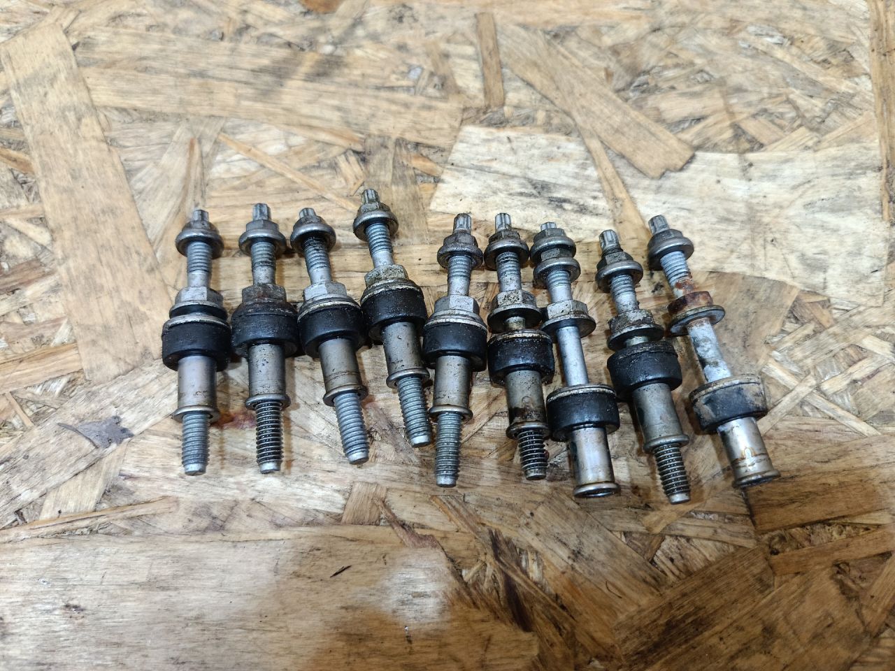 крепление форсунки BMW X5 E70 2008, 3.0 л., дизель, АКПП, внедорожник 5 дв., полный привод, правый руль, 11120036237, 0036237, 11120006843, 0006843 - фото №1